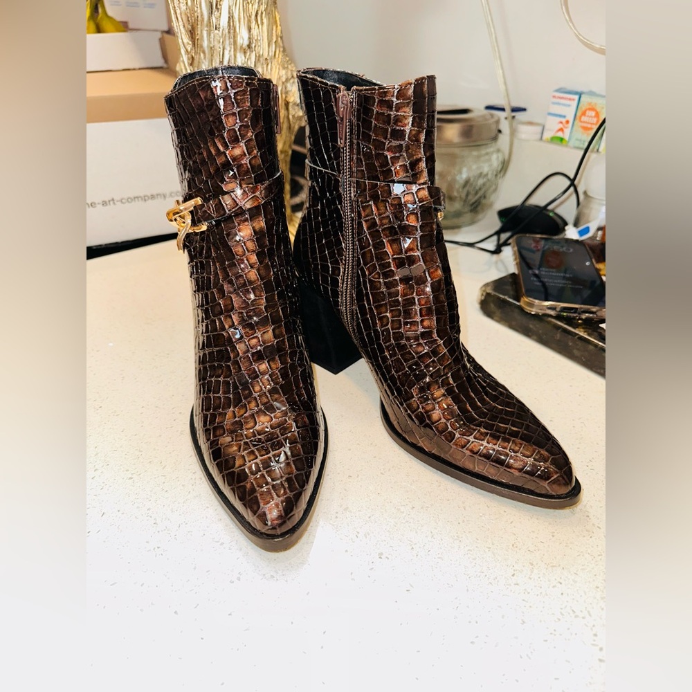 MLV Brown Crocodile Pattern with chunky gold chain decoration Ankle Boots 37